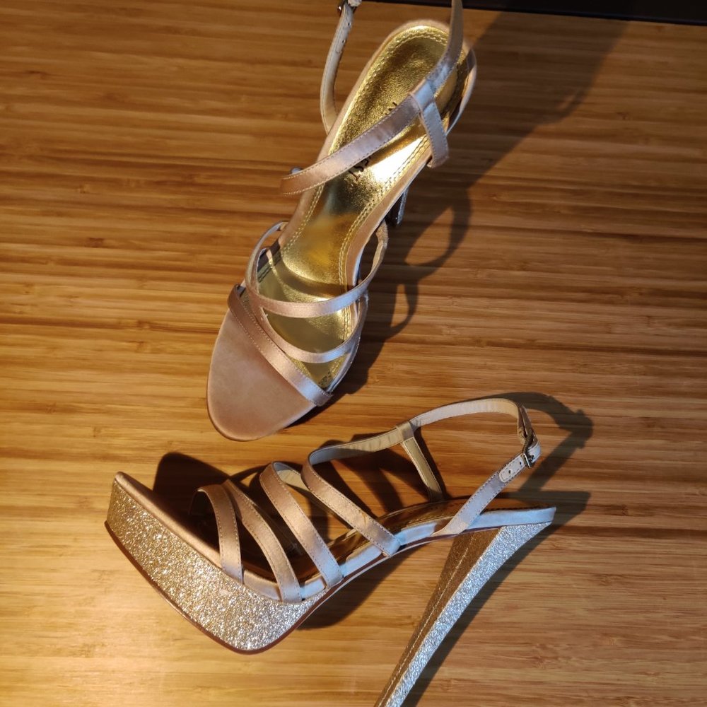 NINE WEST STRAPPY PLATFORM SHOES